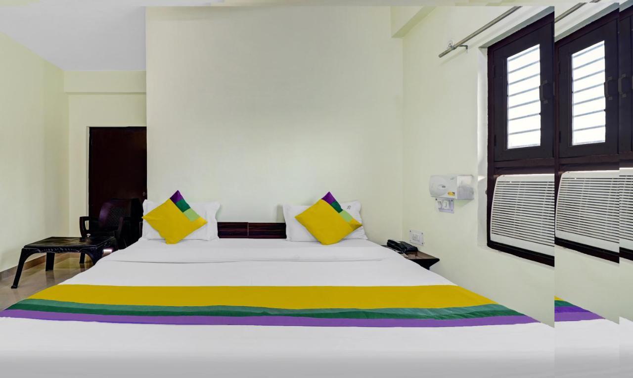 Hotel Pragati Palace Mathura Ngoại thất bức ảnh