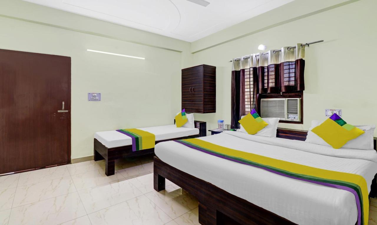 Hotel Pragati Palace Mathura Ngoại thất bức ảnh