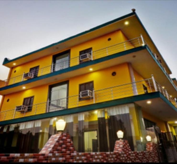 Hotel Pragati Palace Mathura Ngoại thất bức ảnh