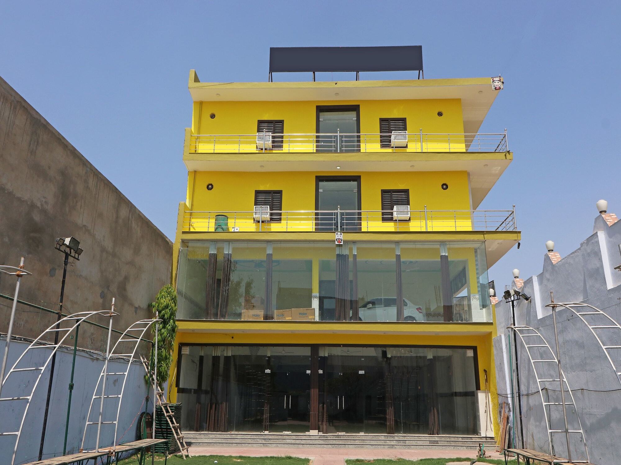 Hotel Pragati Palace Mathura Ngoại thất bức ảnh
